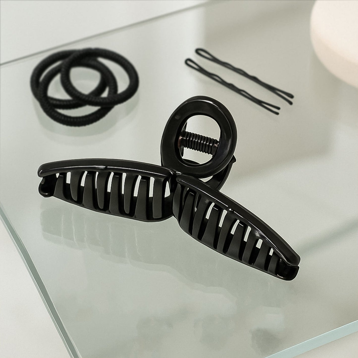Plastic Hair Claw Clips Strong Clips (1 Pc / Mix Design & Color), Hair accessories